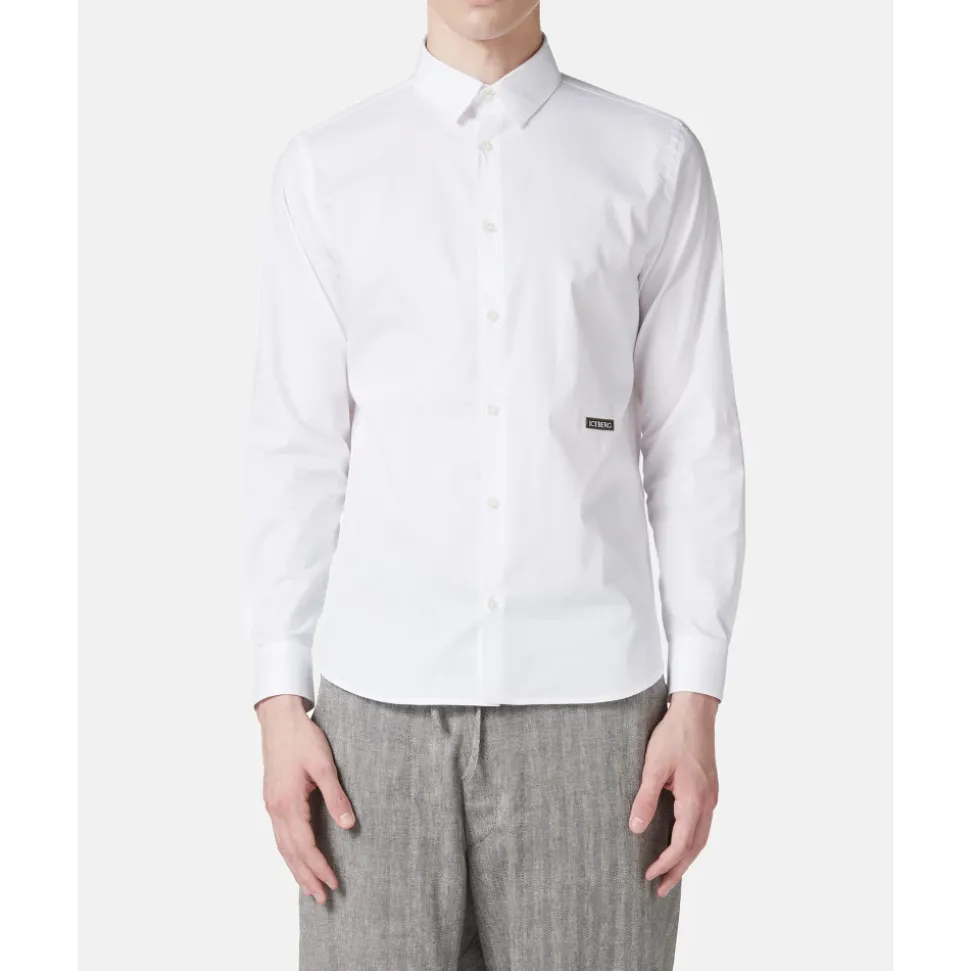 Biała koszula z długim rękawem o kroju slim fit