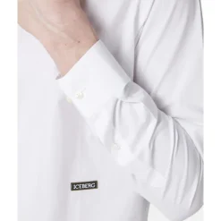 Biała koszula z długim rękawem o kroju slim fit