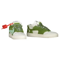 Codzienne sznurowane sneakersy z ozdobną zawieszką z logo