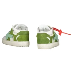 Codzienne sznurowane sneakersy z ozdobną zawieszką z logo