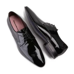 Czarne lakierowane biznesowe buty