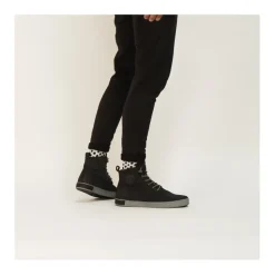 GM06 Hi-top Sneaker