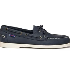 Klasyczne buty żeglarskie z detalami skórnymi