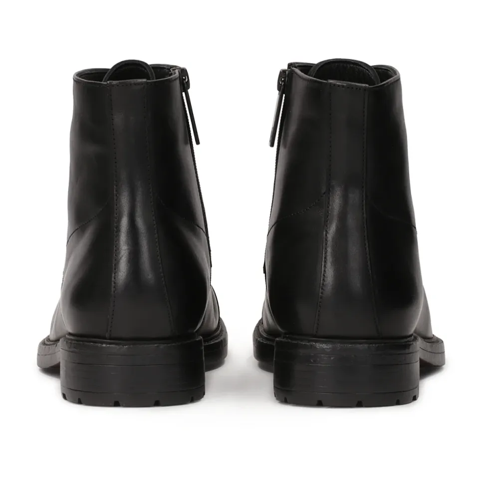 Klasyczne czarne buty męskie w stylu casual