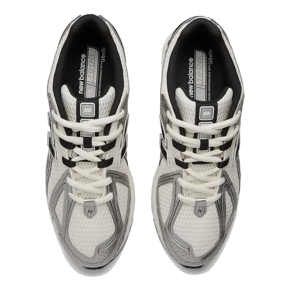 1906R Training Shoe