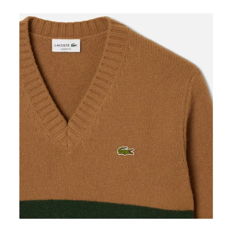 Sweter wełniany w paski z dekoltem w serek