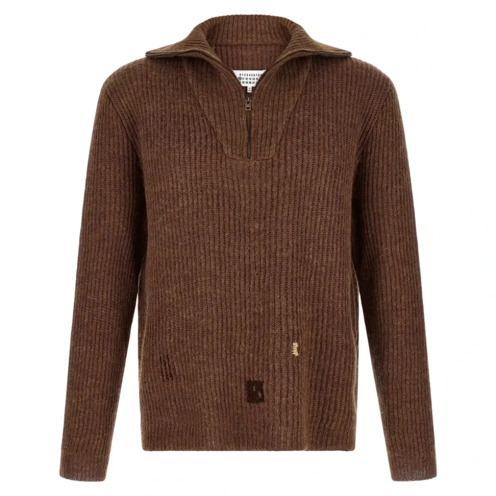 Sweter z prążkowanej dzianiny z detalami