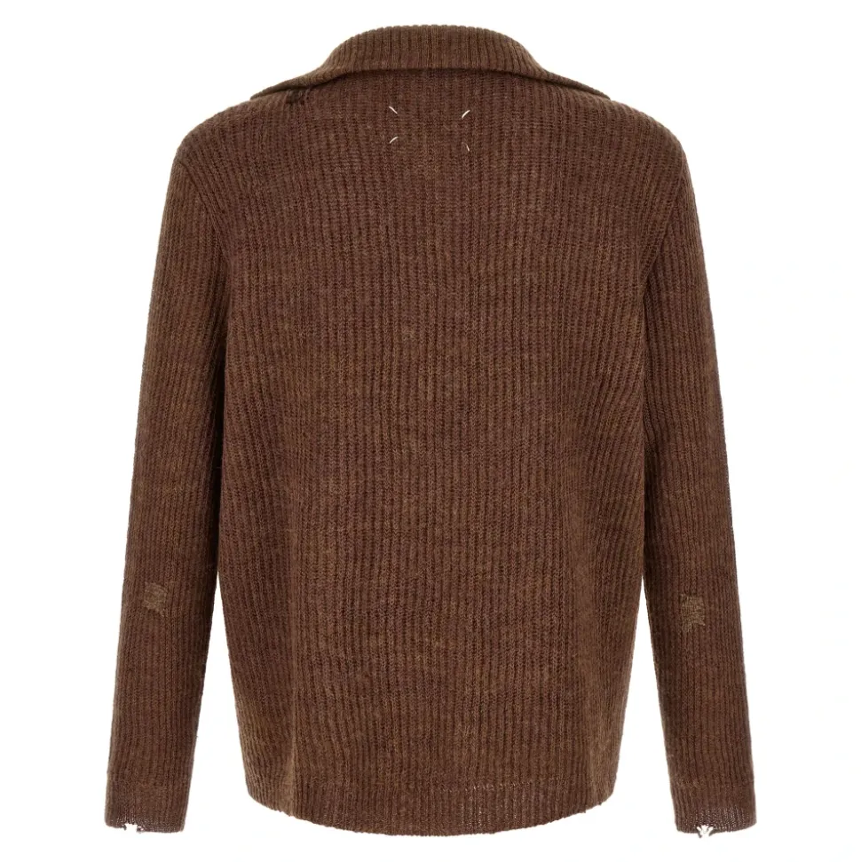 Sweter z prążkowanej dzianiny z detalami