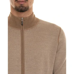 Sweter z zamkiem i kontrastowymi detalami