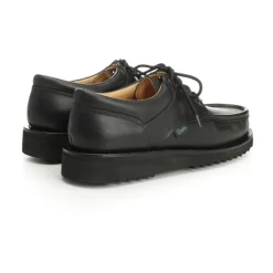 Sznurowane buty