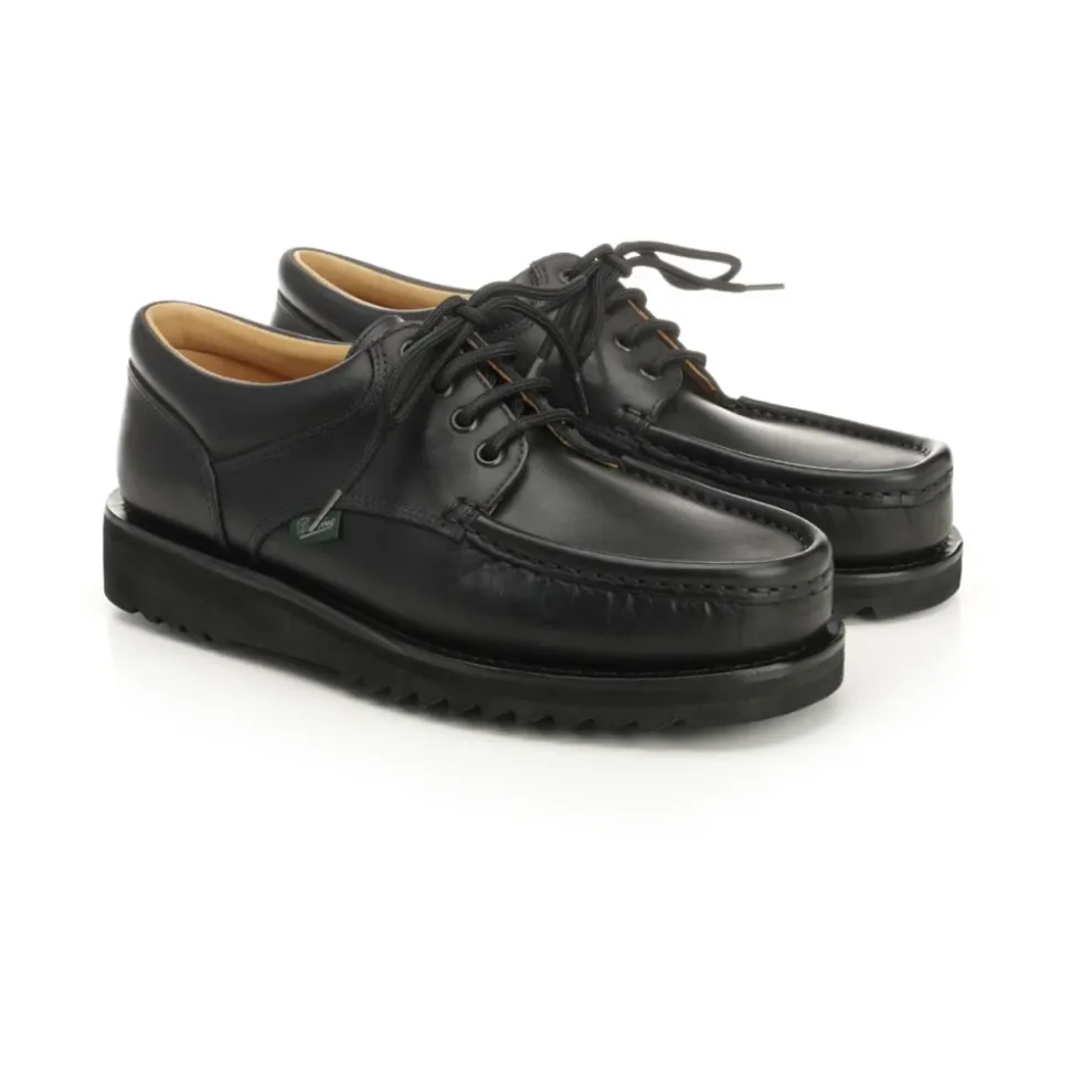 Sznurowane buty