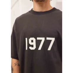 T-shirt Essentials 1977