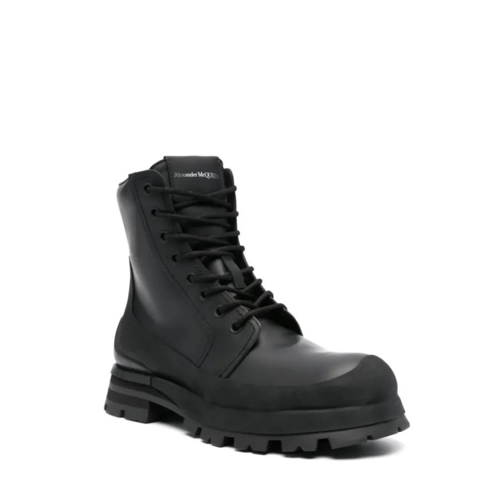 Wander Lace-Up Boots